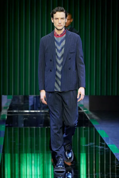 Look 3